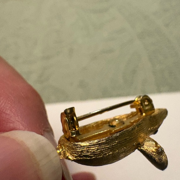 Vintage 70s Children’s Gold Mouse Pin w/ Red Eyes and Long Tail Costume Jewelry - Picture 7 of 12